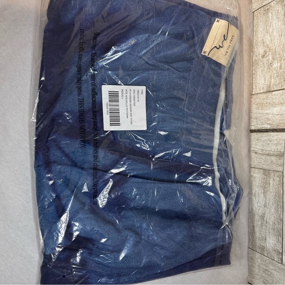 We The Free Nouvelle Pattern Pullover Indigo Dandelion Tie Dye Size L NWT - Picture 6 of 7